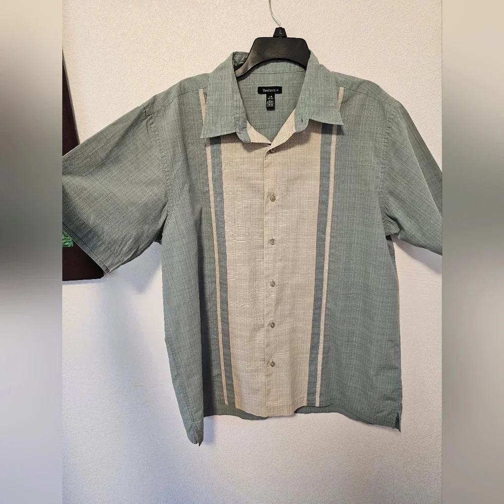 Van Heusen Green and Cream Short Sleeve Button Down Shirt Men's Large 16-16 1/2